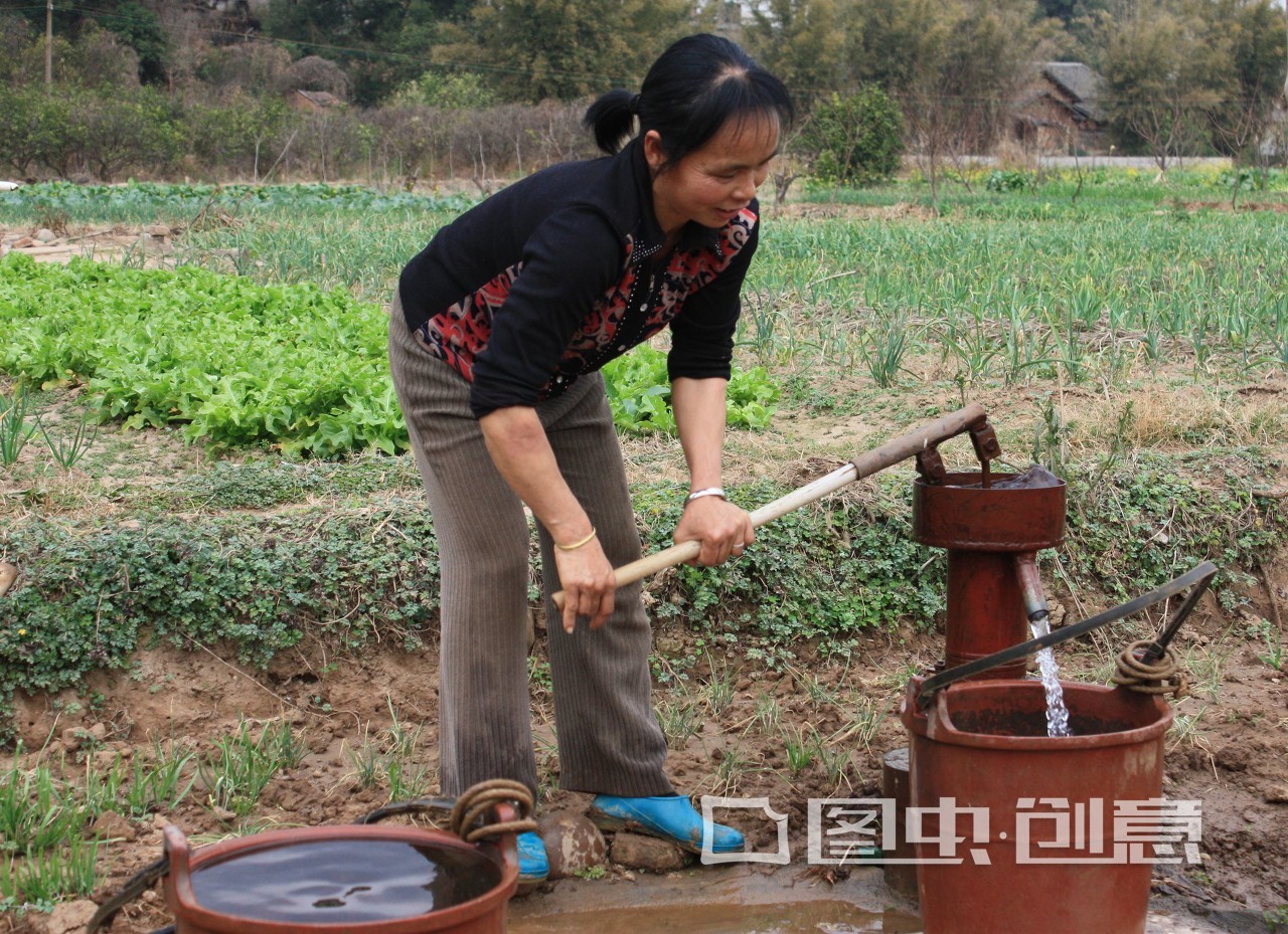 人工打水井最简单方法 怎么打压水井