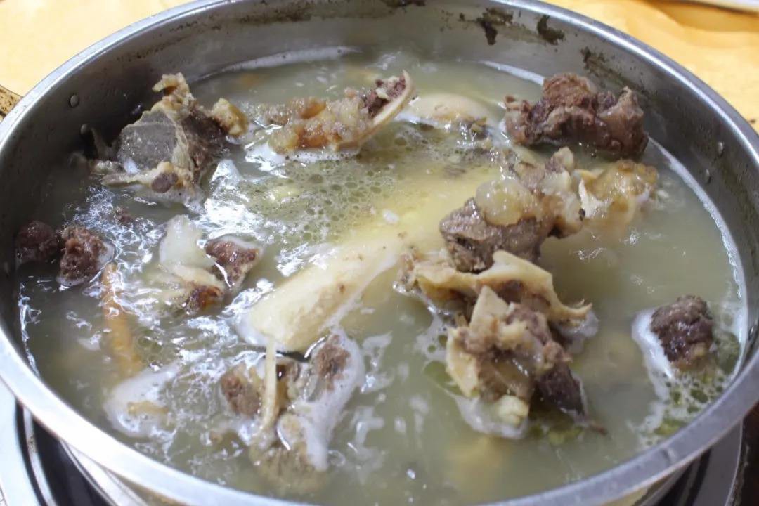 商用牛骨汤的熬制方法 牛骨头汤做法