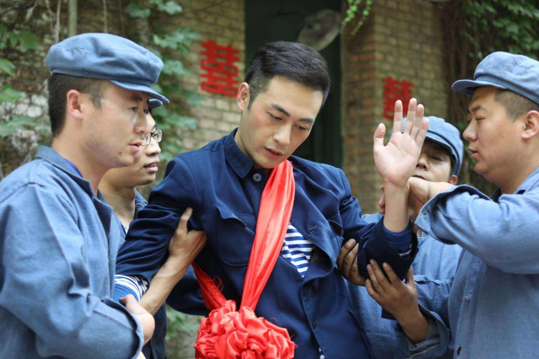 铁花曹峰是哪部电视剧电视剧简介