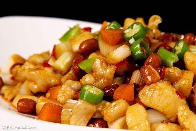 该菜式分属菜系说法不一,山东人说是鲁菜,四川人说是川菜,北京人