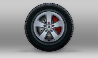 车轮子上有沥青怎么解决 有什么办法吗、轮胎粘上还可以使用热水冲洗