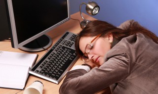 失眠的原因有哪些 失眠的原因介绍，工作上压力太大，精神时刻处于紧绷状态