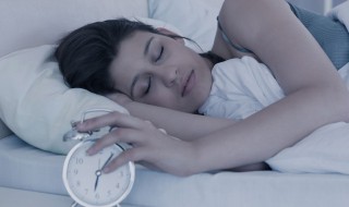怎么快速入睡 这几种方法可以试试，首先要有适合睡觉的阴暗度