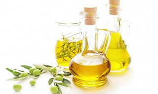 橄榄油的丰胸方法 主要有三个做法、揉捏法：四指并拢，拇指分开