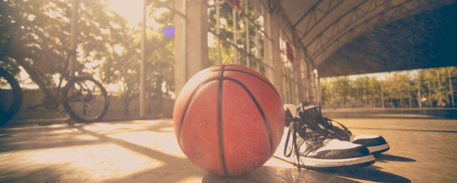 怎么打好一场篮球比赛，对于如何打好一场篮球比赛的要点