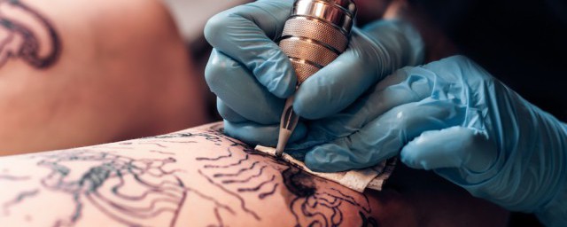 女人纹身纹莲花的寓意，对于关于纹身纹莲花的寓意介绍的要点