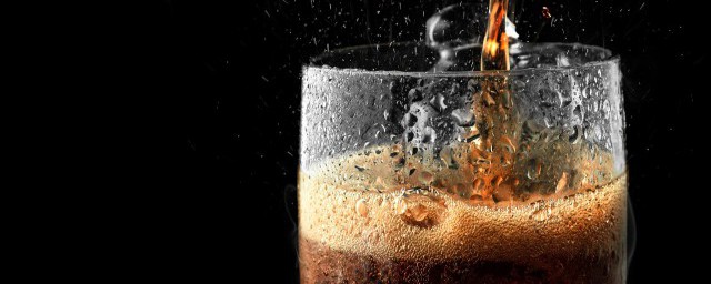 长期喝碳酸饮料对身体有什么危害（长期喝碳酸饮料对身体的坏处）