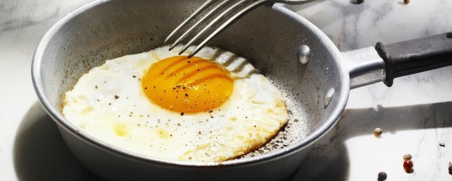 如何在家自制鸟巢鸡蛋饼解释，理解自制鸟巢鸡蛋饼的做法