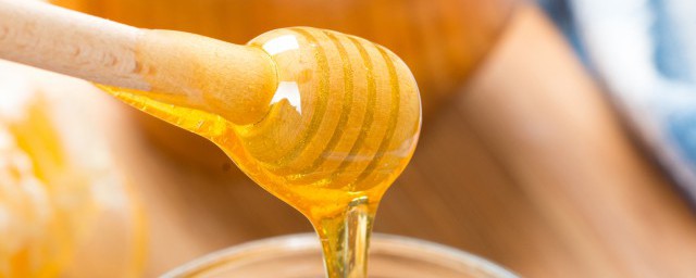 蜂巢泡酒的作用与功效禁忌如何，蜂巢泡酒的作用与功效禁忌可以吗