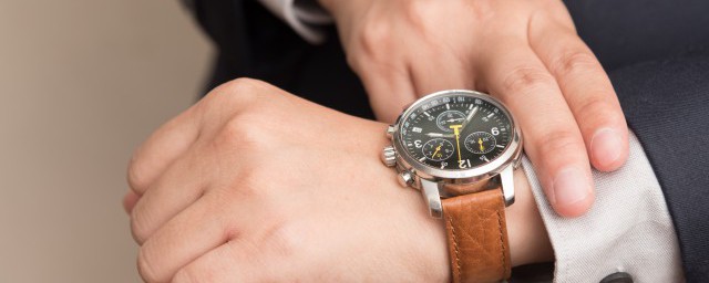 手表怎么知道时间 怎么看手表里面的时间
