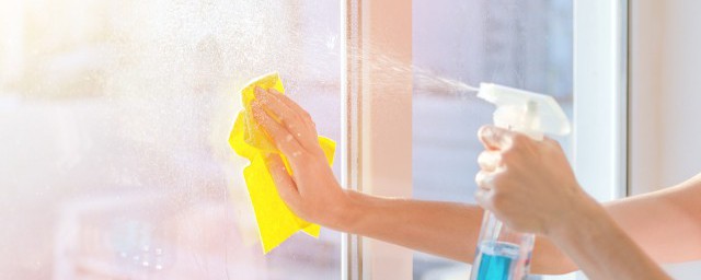 如何清理玻璃涂胶 玻璃涂胶的清洗方法