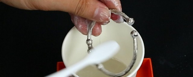 如何清洗银项链怎样，清洗银项链的方法好吗