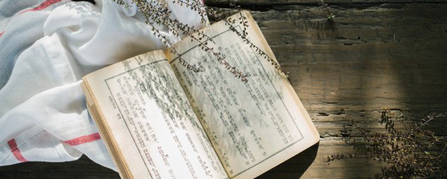 关于赞美长江的诗句有哪些相关解释