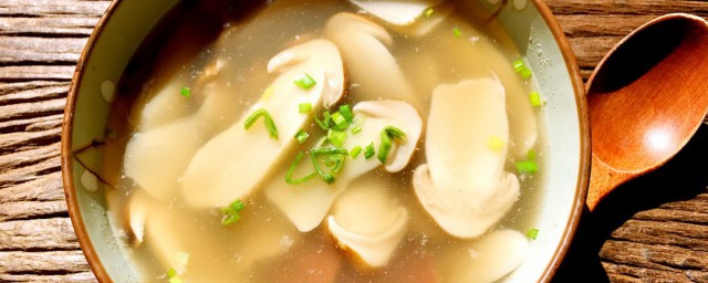 松茸菇煲汤穿搭最佳做法，看完松茸菇煲汤穿搭最佳做法