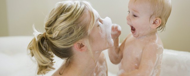 金银花洗澡对婴儿有什么好处，原来婴儿用金银花洗澡的功效有哪种