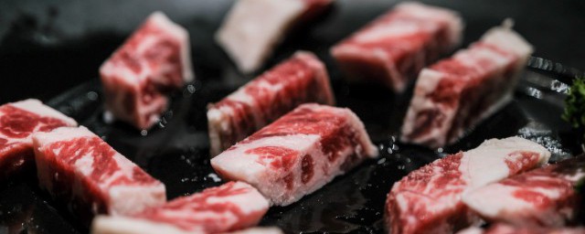 清水煮牛肉放什么调料;对于清水煮牛肉放哪种调味料好介绍