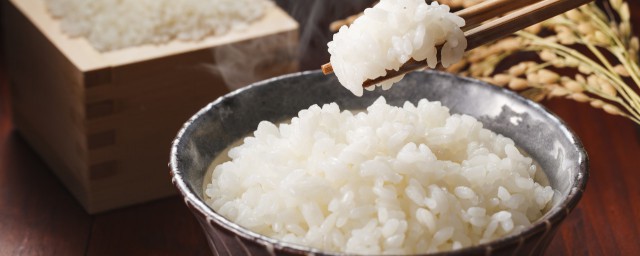 剩米饭第二天怎么加热怎样，怎么加热前一天的剩米饭好吗