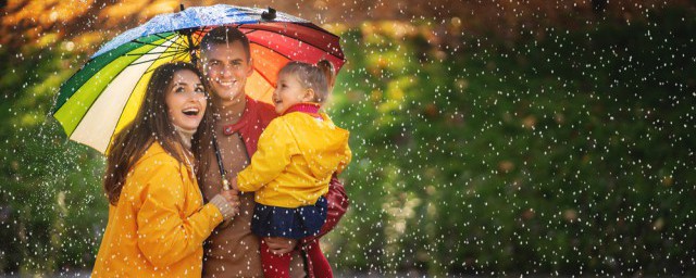 天上为什么会下雨简单回答