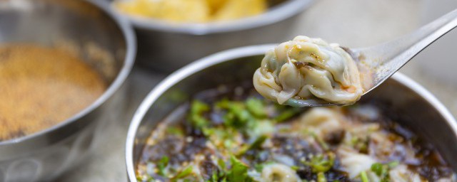 馄饨的馅怎么调好吃(调馄饨肉馅怎么调好吃又嫩窍门)