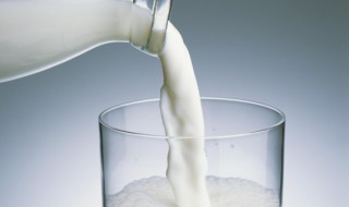 牛奶没喝完能放冰箱吗，牛奶喝不完放冰箱明天可以喝吗