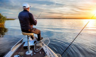 去海边钓鱼要准备什么 在海边钓鱼都需要什么东西