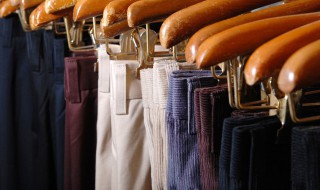 黑裤子发黄怎么补救 黑裤子发黄如何补救